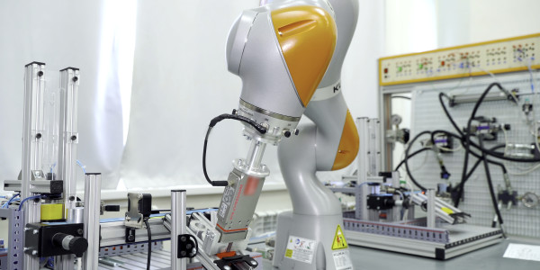 Células Robotizadas Cenicientos · Célula Robotizada con Almacenamiento de Piezas